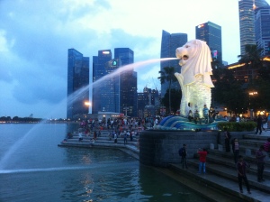 The Merlion spitting into the bay! 